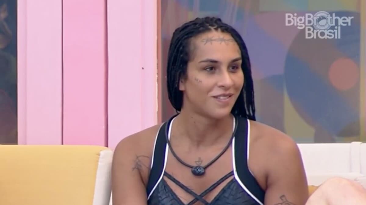 BBB22: Linn da Quebrada explica o que é ser "hétero top" para Lucas (Foto: Reprodução)
