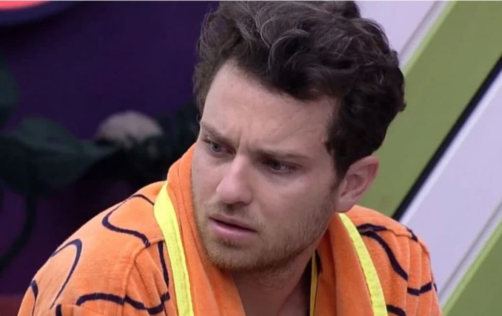 BBB22: Finalmente! Lucas volta a se tornar 'Plebeu' e vira piada na web após abandonar roupão do líder