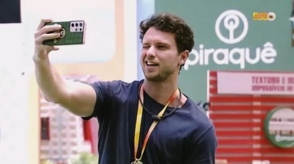 BBB22: Após eliminação de Brunna, internautas brincam com Lucas: "Piscadinha certeira"