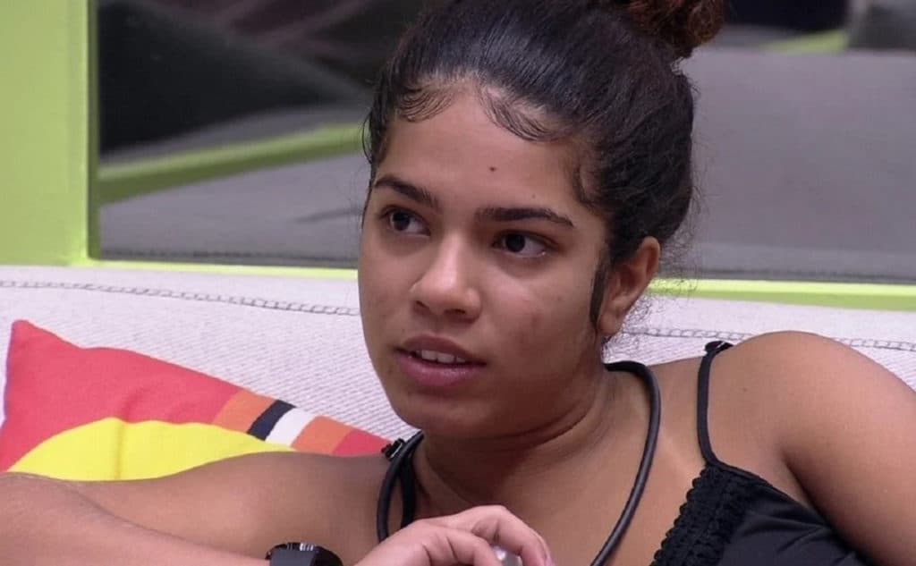BBB22: Após expulsão, Maria ainda não se encontrou com sua família e permanece isolada refletindo