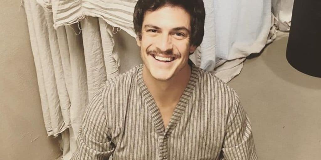 Mateus Solano posta foto de trilha com esposa.