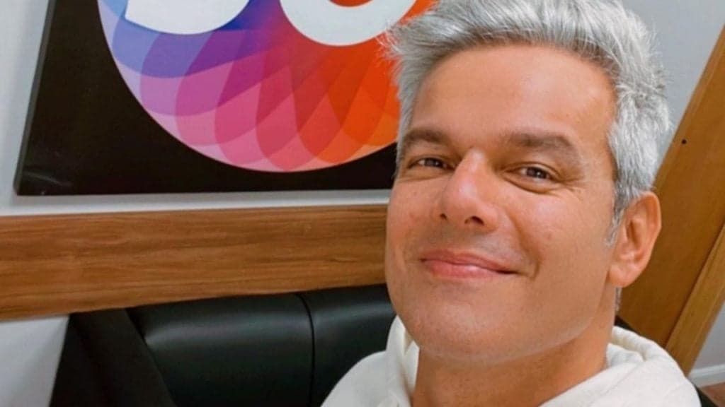 Dias após ser contratado, Otaviano Costa tem mal súbito em gravações no SBT e é internado às pressas