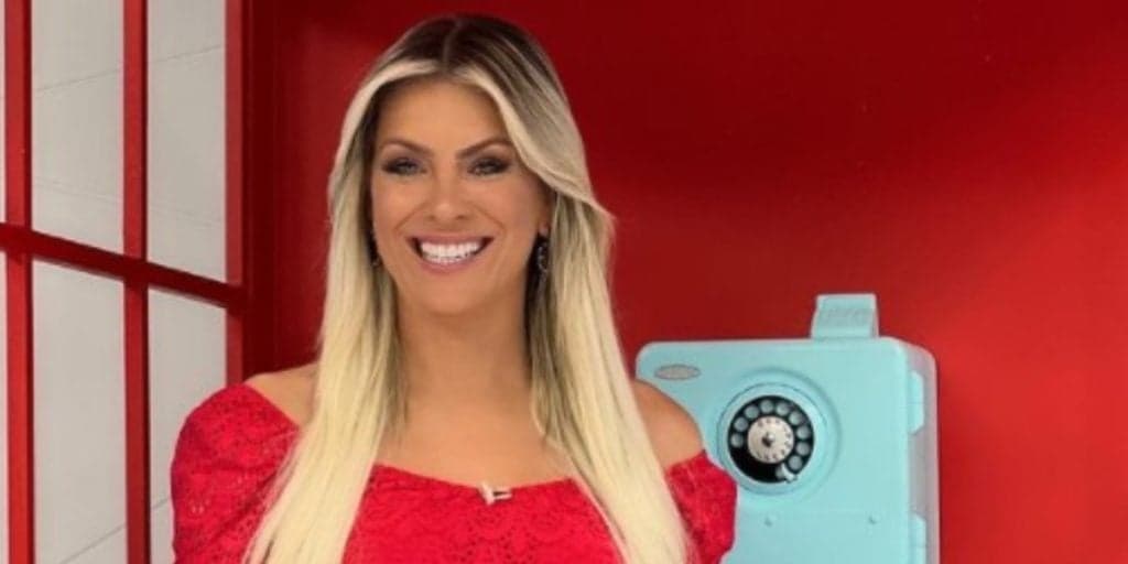 Após se despedir da Band e sair, Renata Fan se emociona com recado: "Que saudade"