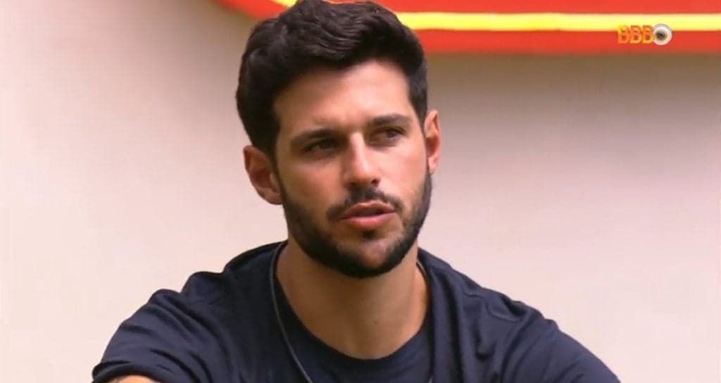 BBB22: Ficou quente! Rodrigo Mussi publica foto ousada na cama e mostra mais que devia; Veja