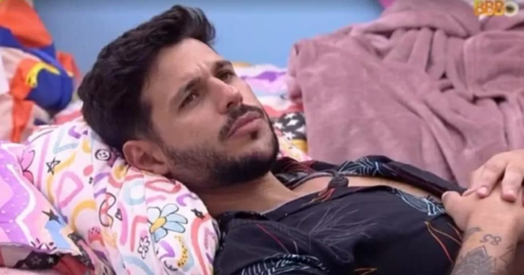 "Nunca vi isso", diz chocado o ex-BBB22 Rodrigo Mussi sobre tanto assédio nas ruas: "Tive que ir embora"
