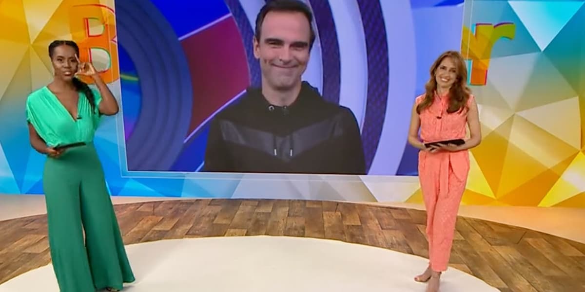 Tadeu Schmidt voltou ao Fantástico em conversa com Maju e Poliana 