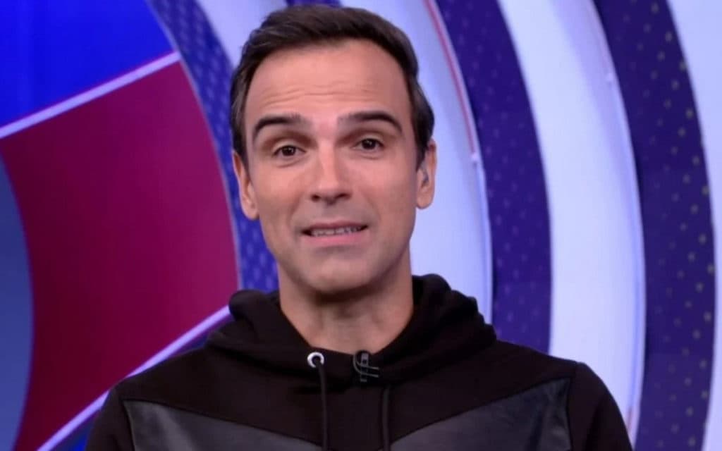 Tadeu Schmidt fala mais do que deveria no jogo da discórdia e enterra espontaneidade de dinâmica no BBB22