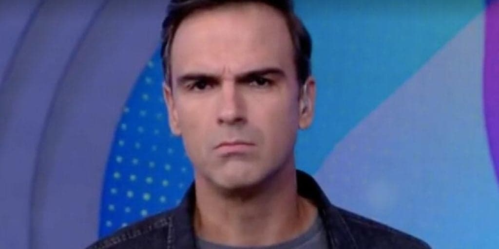 Tadeu Schmidt é denunciado por participantes do BBB22 no confessionário do reality