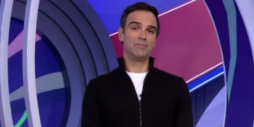 Tadeu Schmidt é vítima de boicote no BBB22 do amor, afunda e avista o pior com saída na Globo: Audiências 01/02