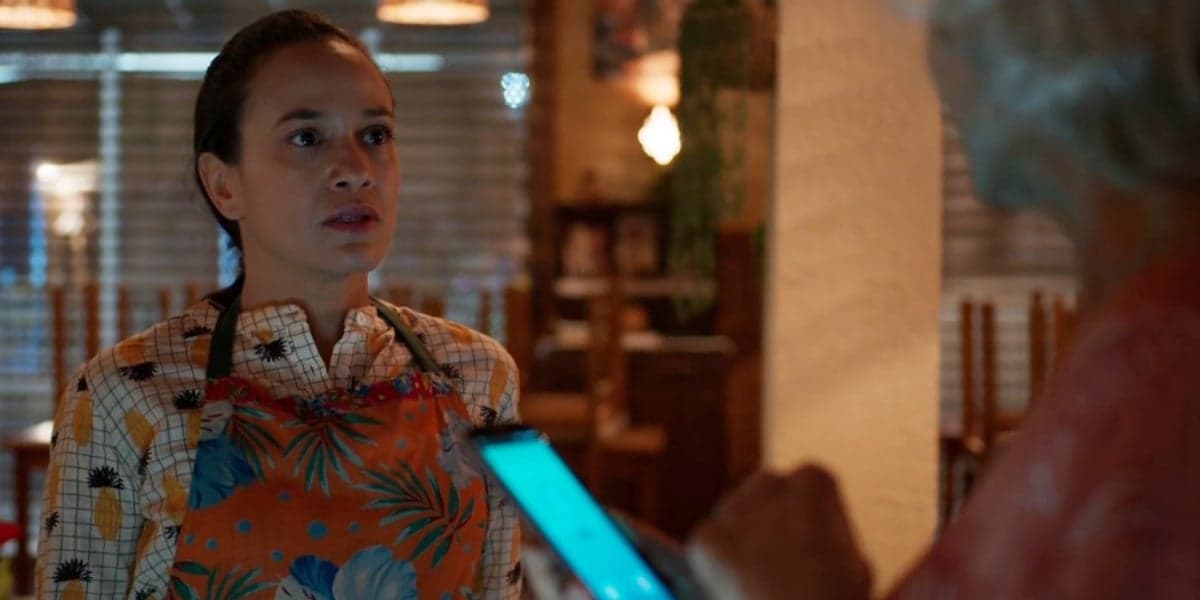 Thaiane (Georgina Castro) não vai saber onde enfiar a cara na novela Um Lugar ao Sol (Foto: Reprodução/Globo)