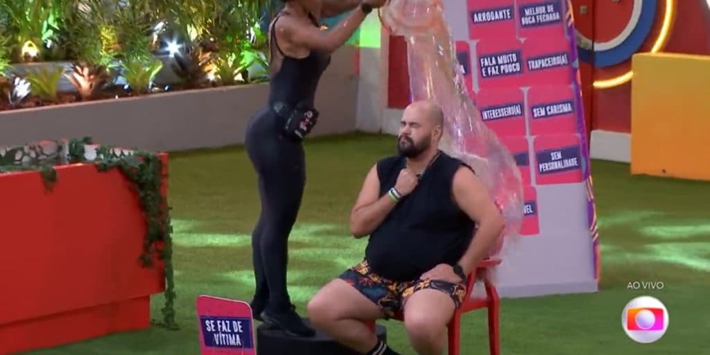 BBB22: Tadeu Schmidt perde a paciência com Tiago e Scooby, berra ao vivo e exige seriedade de ambos no jogo