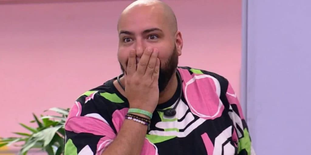 Tiago Abravanel não se controla, tira órgão pra fora e se masturba no BBB22: "Me deixou animado"