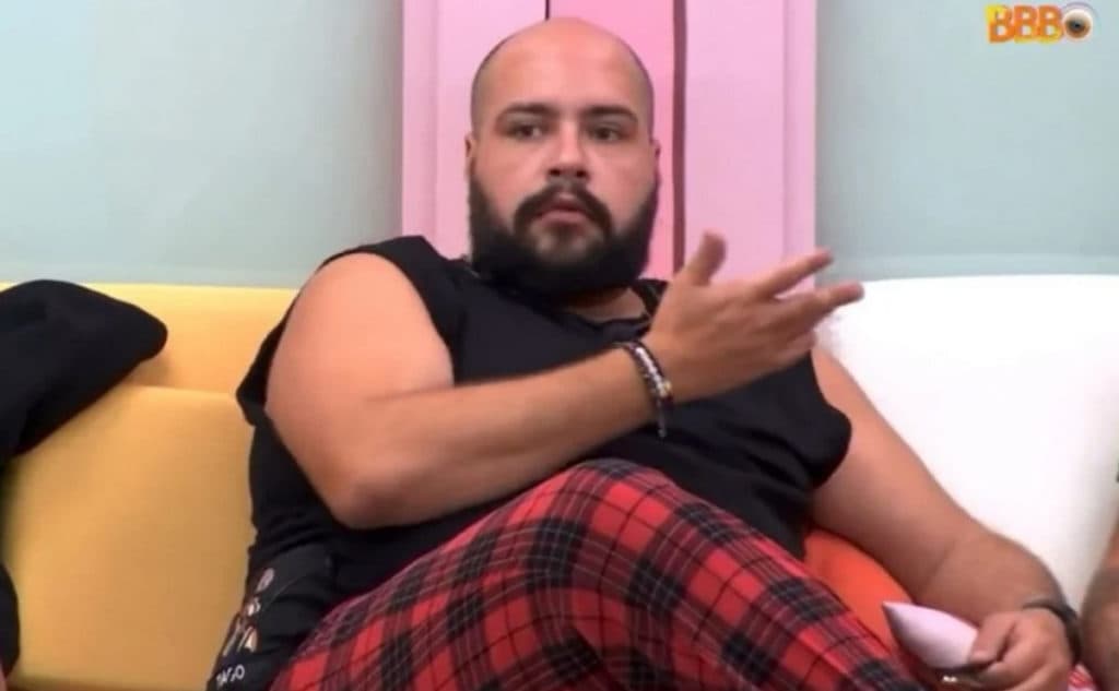 BBB22: Tiago leva esporro por falar sobre a expulsão de Nego do Borel de "A Fazenda"