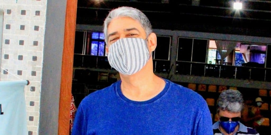 William Bonner é flagrado com mulher, fotos são expostas e esposa do jornalista toma atitude: "Vamos"