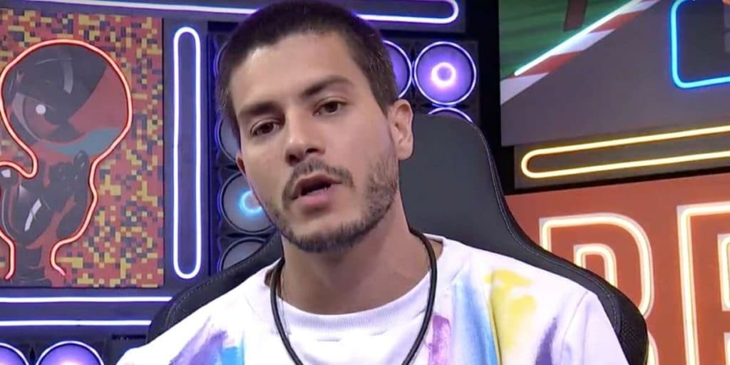 Arthur Aguiar vai ao confessionário às pressas no BBB22, anuncia que resolveu desistir e desmorona