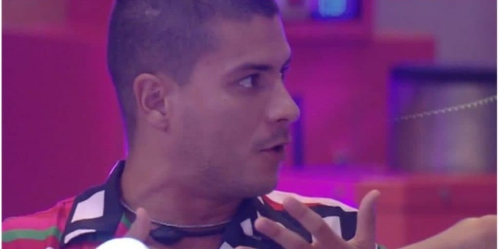 BBB22: Arthur Aguiar, após confirmar desistência, ameaça colega de confinamento: "Não vou aceitar"