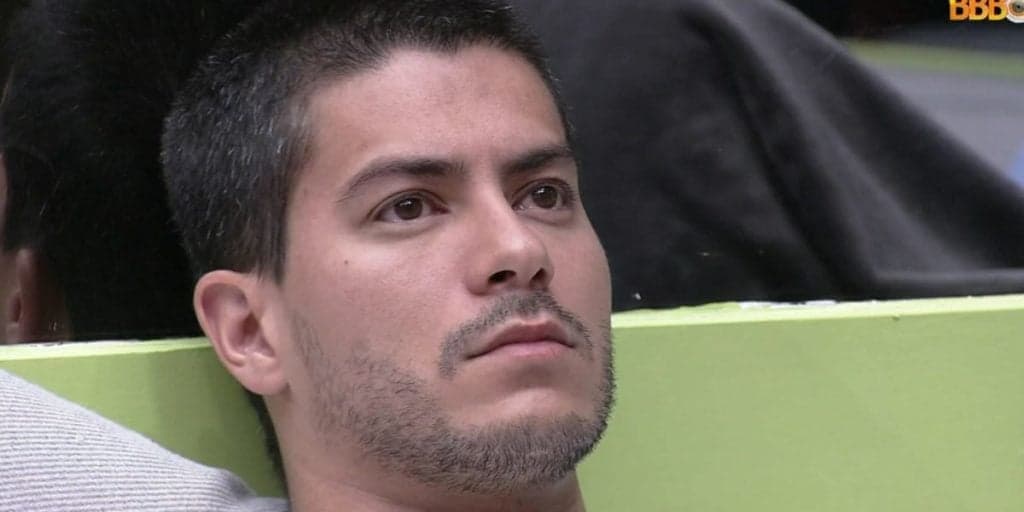 BBB22: Treta! Arthur bate-boca com Eslovênia e aponta: "Comemorou que eu sai da prova"