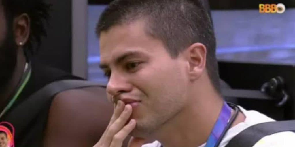 BBB22: Globo corta transmissão do Almoço do Anjo após Arthur Aguiar expor bastidores: "Abriu o bico"