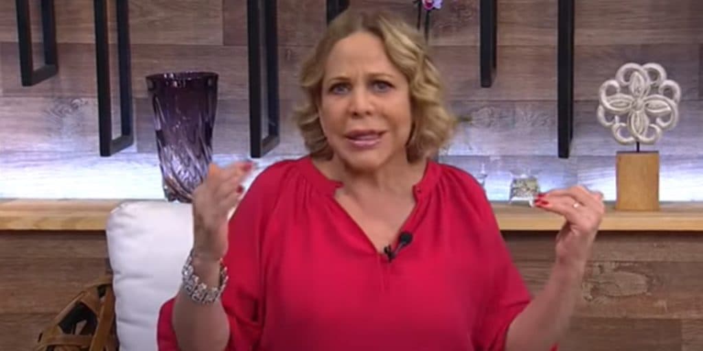 Ao vivo, Claudete Troiano passa sufoco na RedeTV! e chama por ajuda às pressas: "vem aqui"