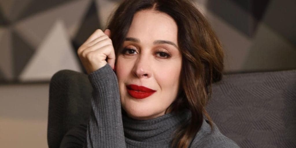 Claudia Raia destrói tudo, tira roupa e mostra corpo chocante após gravidez anunciada aos 54 anos de idade