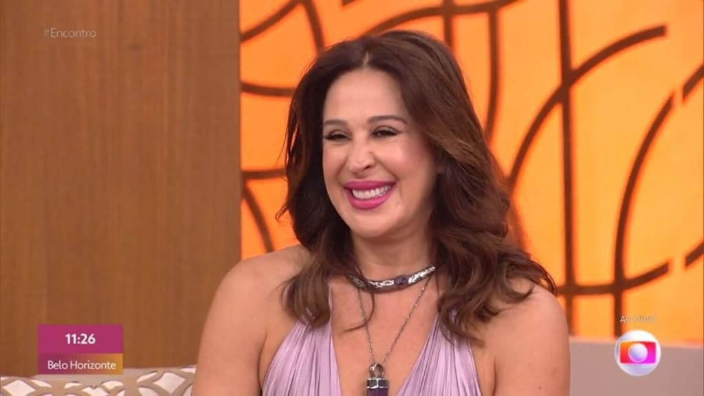 "Não é fácil", Claudia Raia é colocada contra parede na Globo e confirma gravidez aos 54 anos: "É verdade"