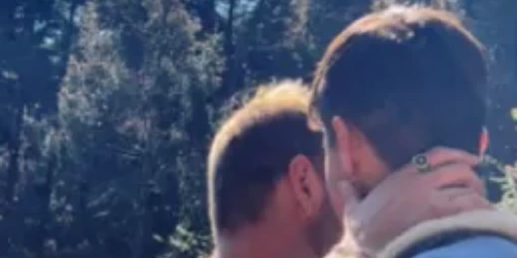 Ex-BBB assume namoro com outro homem e surge aos beijos em foto romântica: "Meu coração se apaixonou"
