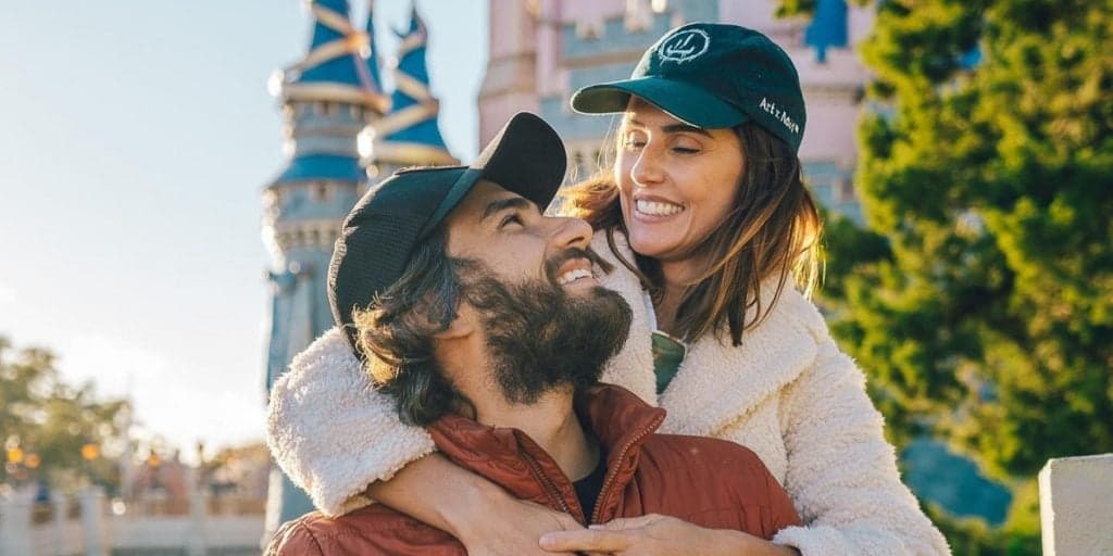 "Apesar da desgraça", Deborah Secco faz comunicado sobre desfecho com marido e expõe o que vive em casa