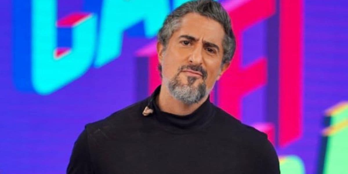Marcos Mion fala de notícia de demissão, se enfurece e expõe culpado: "Aquele energumeno" Marcos Mion fala de notícia de demissão, se enfurece e expõe culpado: "Aquele energumeno"