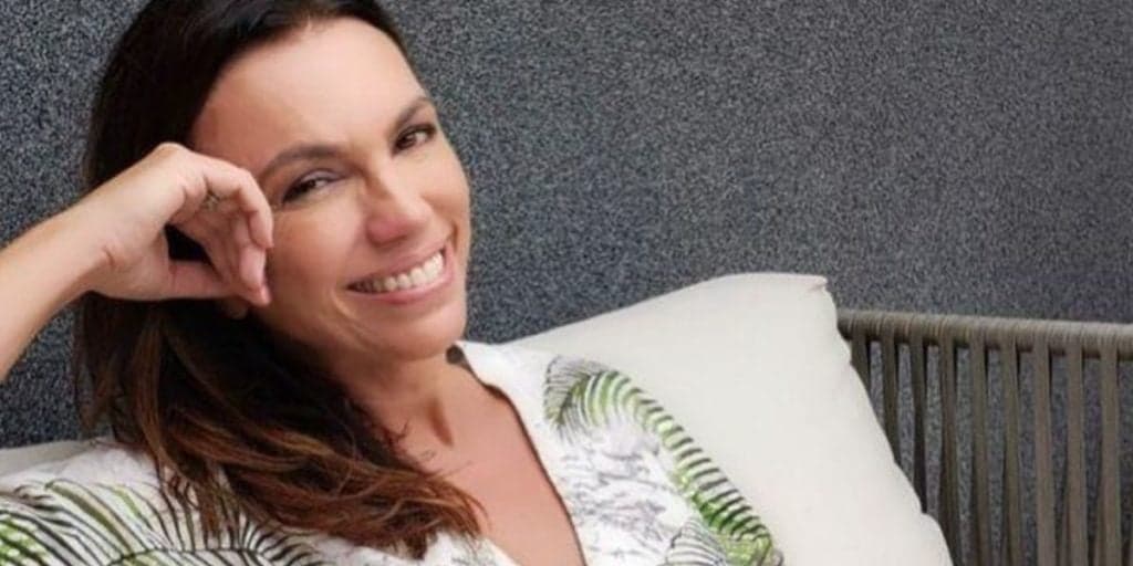 "E finalmente", Ana Paula Araújo, após expor casamento, deixa declaração para mulher: "Nunca desista"