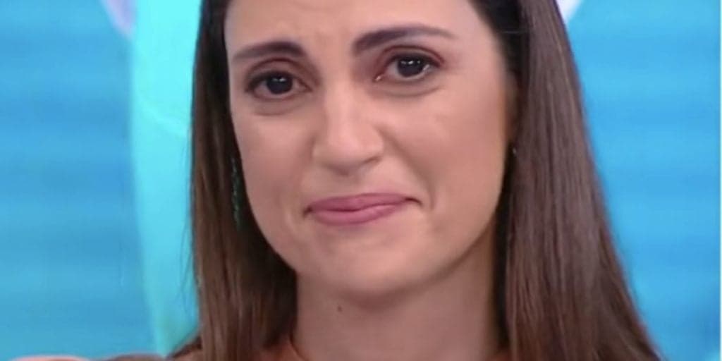 Fofocalizando é remanejado, Chris Flores é arrancada do SBT e substituta é confirmada ao vivo