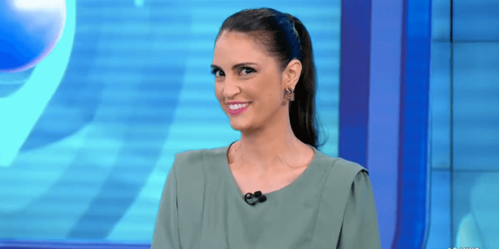 Chris Flores 'invade' camarim de Hebe Camargo no SBT e exibe áudio inédito de apresentadora ao vivo