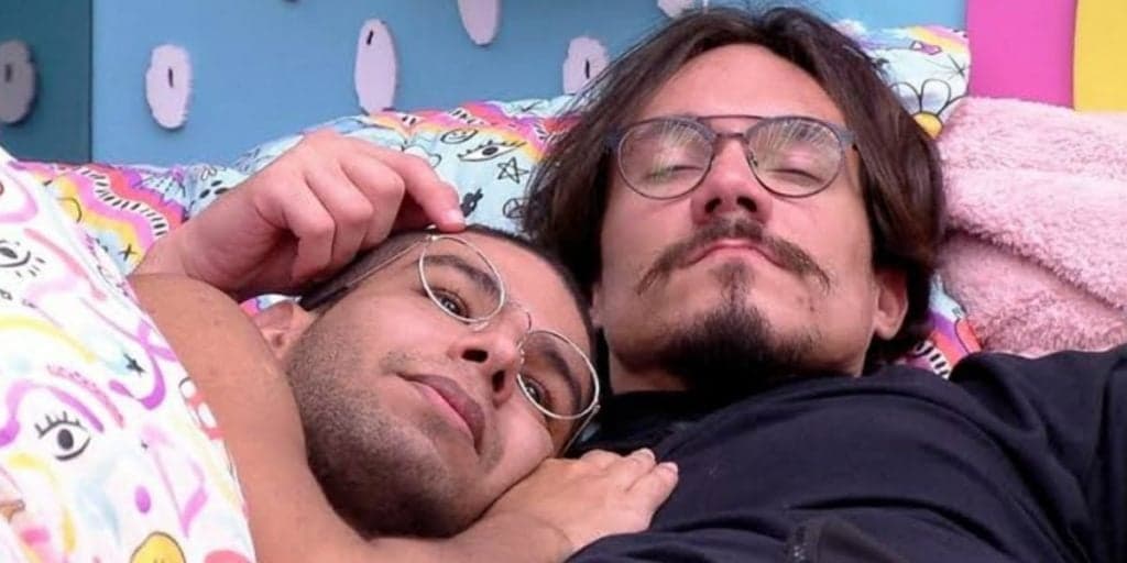 BBB22: Eliezer agarra Viny por trás e Natália assiste beijo de camarote: "Aconteceu"