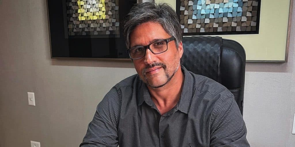 Léo Chaves vê vida destruída e expõe o que relação com o irmão fez com ele: "Um absurdo"