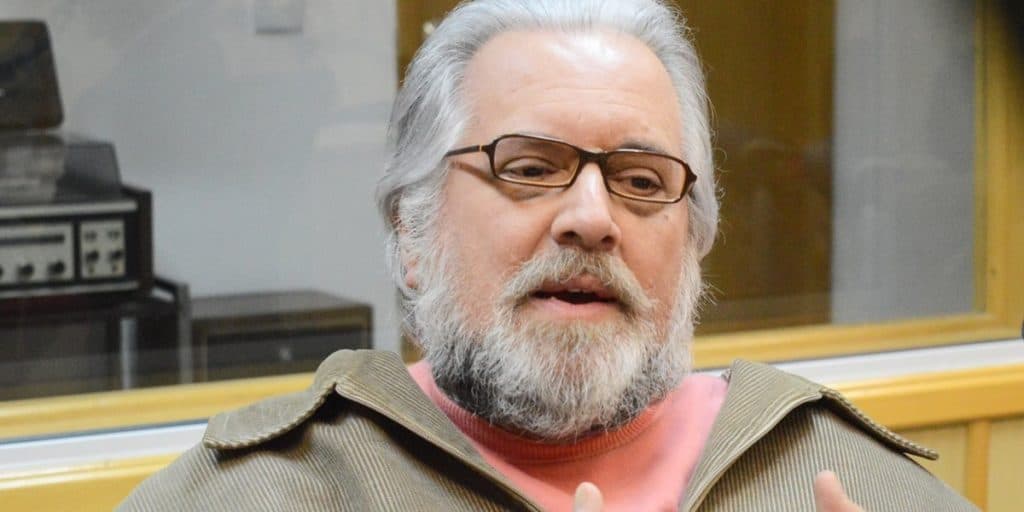 "Aneurisma", Leão Lobo desmorona ao vivo, é acudido por Regina Volpato na TV e confirma: "Muito medo"