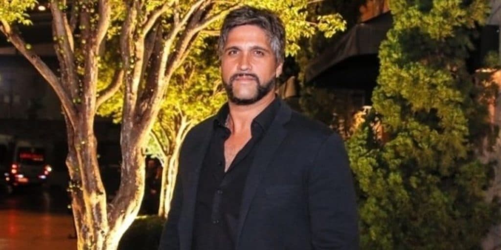 Léo Chaves resolve abrir intimidade, divulga foto rara do seu filho e aparência dele impressiona: "Lindo"