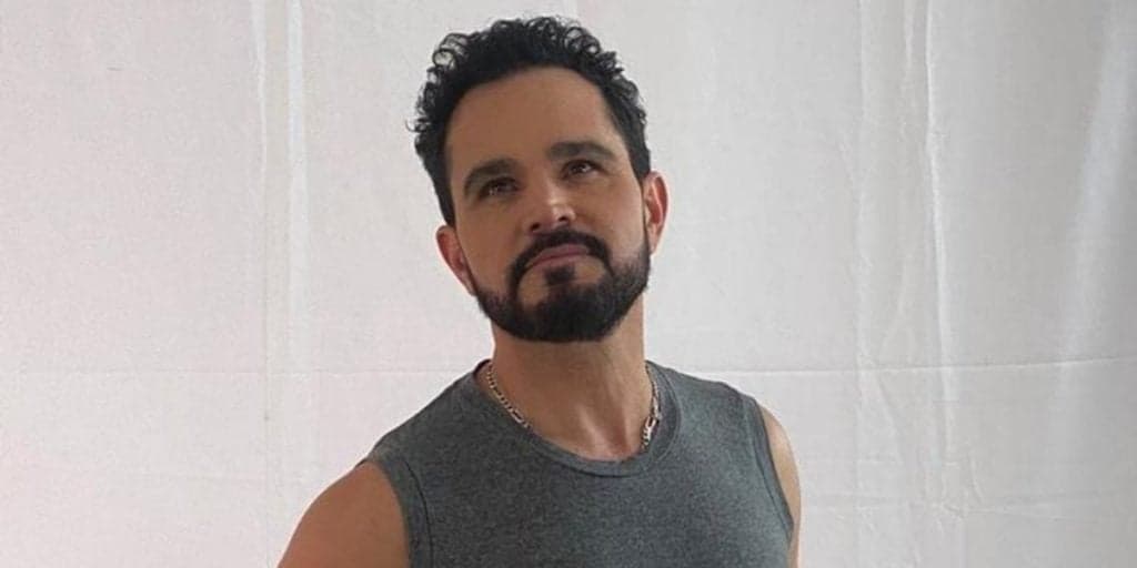 Após ser arrancado do armário, Luciano Camargo surge com homem e se declara: "Você faz parte da história"