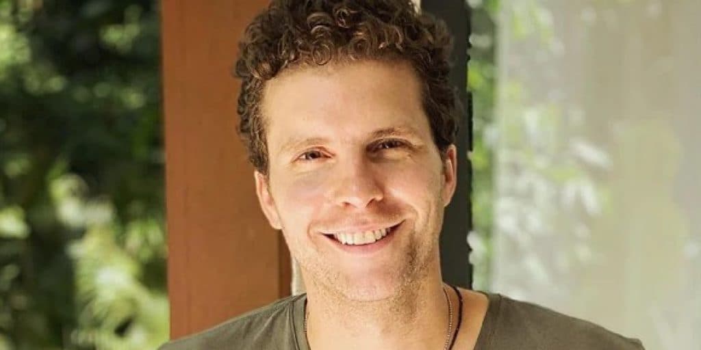 A relação discreta que Thiago Fragoso, de Travessia, vive há anos com estrela da Globo e muitos não sabem