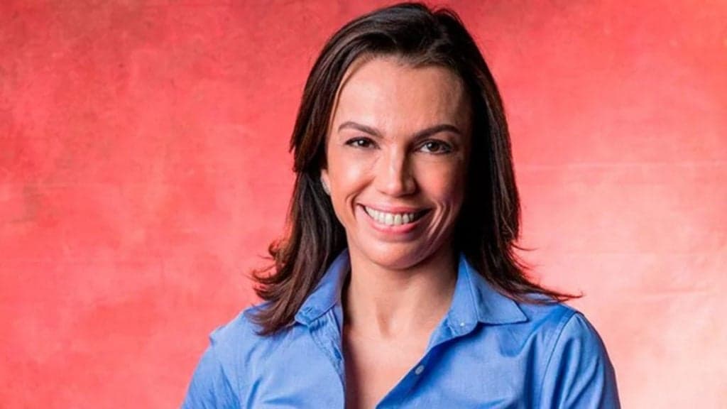 Proibida de se expor pela Globo, Ana Paula Araújo resolve dar basta e assume de vez relacionamento: “4 anos”