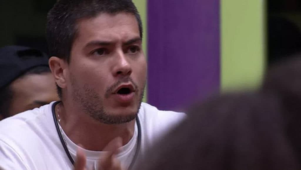 BBB22: Arthur revela que Lucas é seu novo alvo, detona o brother e compara traição com casamento: "Não foi leal"