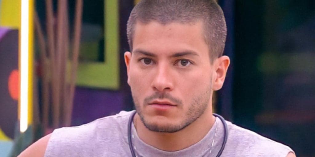 Pão mofado: Arthur Aguiar é cancelado no 'BBB' e vai parar no Trending Topics do Twitter