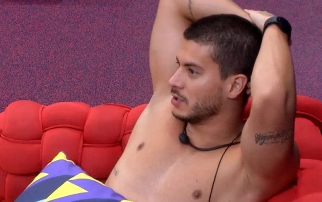 BBB22: Desanimado nos últimos dias, Arthur prevê ira de Maíra Cardi: "Deve ter ficado meio p*.."