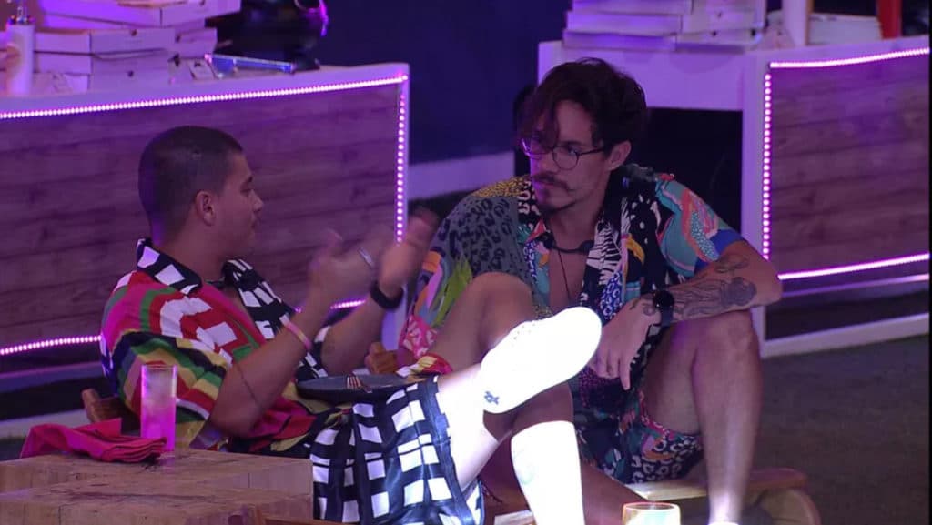 BBB22: Após Eliezer questionar eliminações, Arthur Aguiar se irrita, tira sarro do amigo e detona: "C*r*lh*"