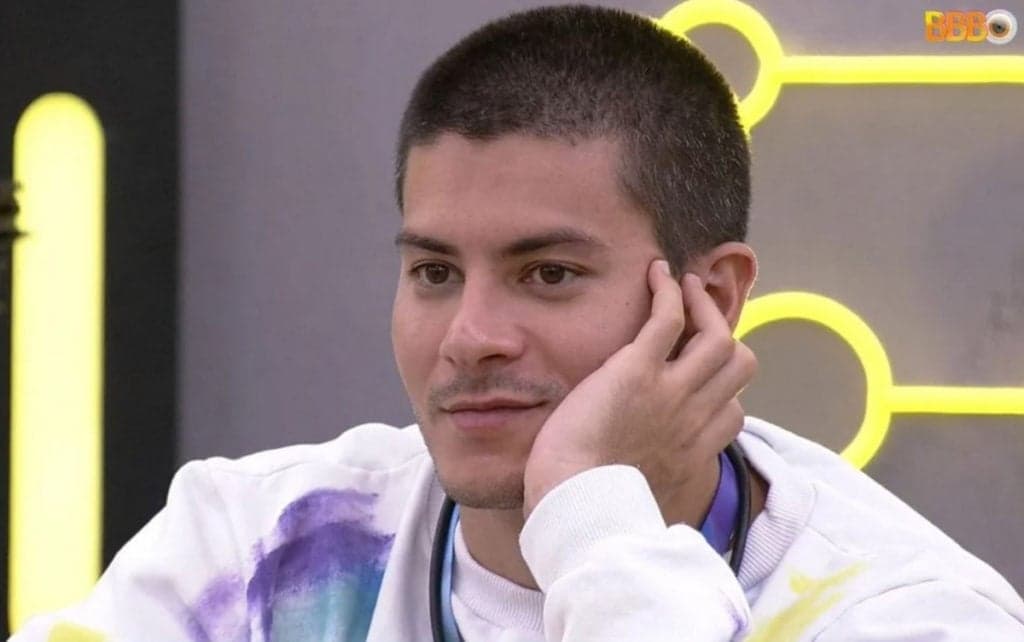 Arthur Aguiar abre o bico no BBB22 sobre segredo da Globo, envolve Faustão e canal derruba às pressas