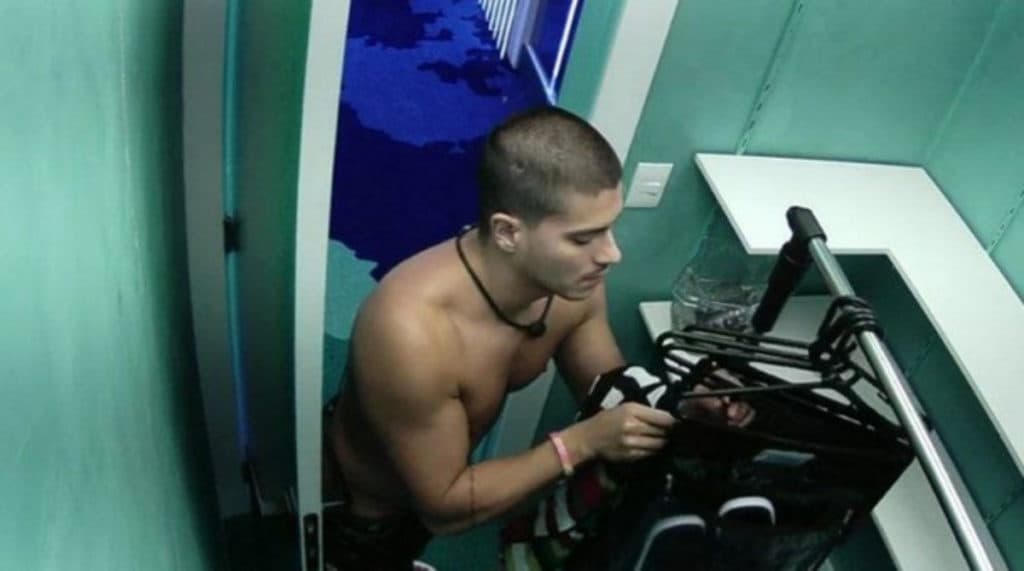 BBB22: Câmera mostra Arthur Aguiar em 'cômodo secreto' e provoca burburinho na web