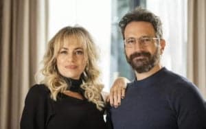 Karine Teles e Caco Ciocler em 'Pantanal': versão da Globo aumenta antagonismo de Gustavo (Foto: Reprodução / Globo) Karine Teles e Caco Ciocler em 'Pantanal': versão da Globo aumenta antagonismo de Gustavo (Foto: Reprodução / Globo)