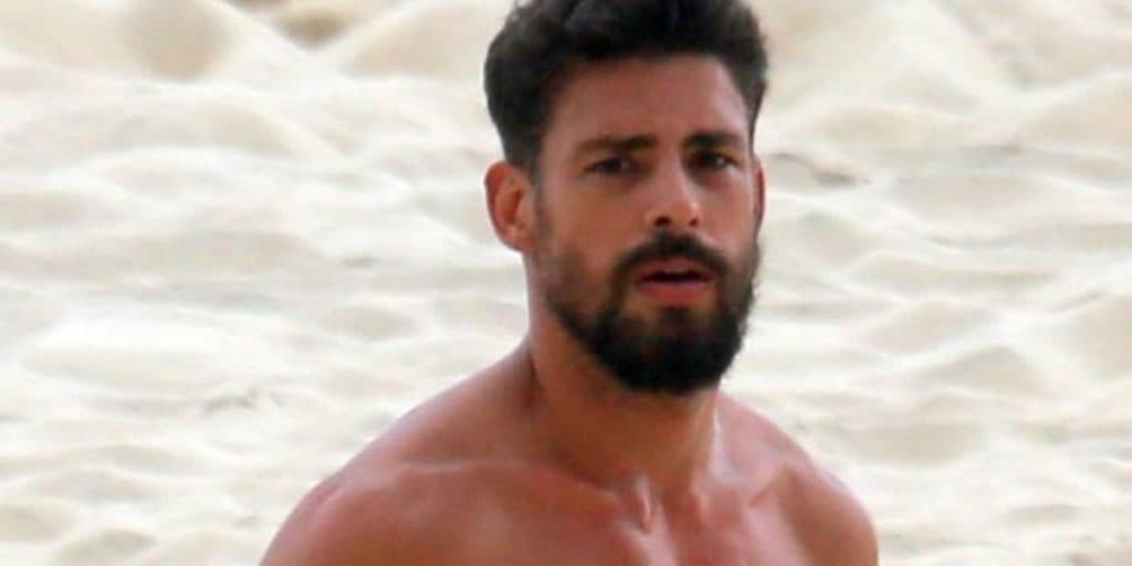 "Por cima de mim", Cauã Reymond tira a roupa, admite tortura em si mesmo e foto vaza: "Um protocolo"