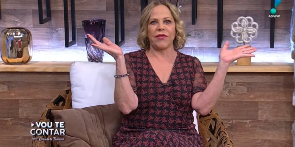 "Estou de saco cheio", ao vivo na RedeTV!, Claudete Troiano leva mãos a cabeça e detona: "Cansada"