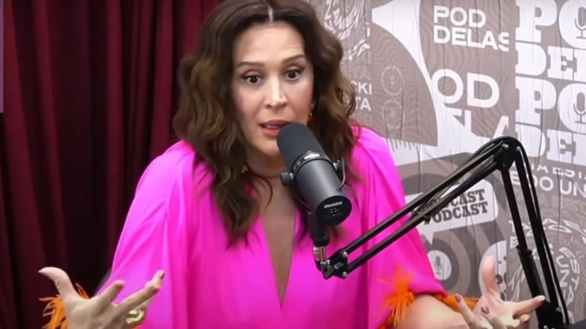 Claudia Raia conta suas itimidades no podcast PodDelas Claudia Raia conta suas itimidades no podcast PodDelas