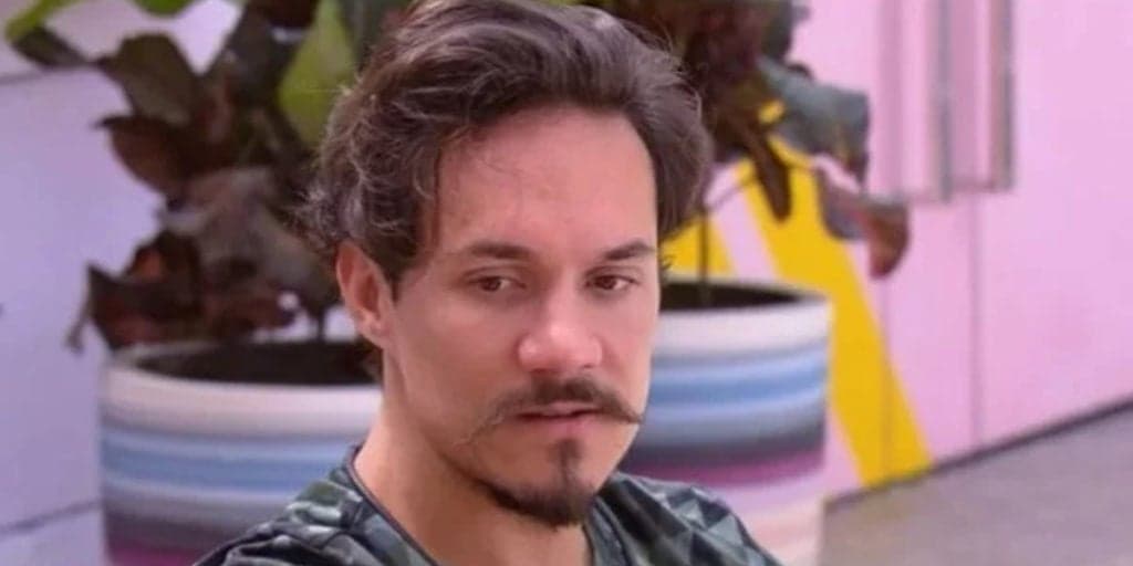BBB22: Eliezer vai ao confessionário, comunica que vai desistir do programa e chora: "Não dá mais''