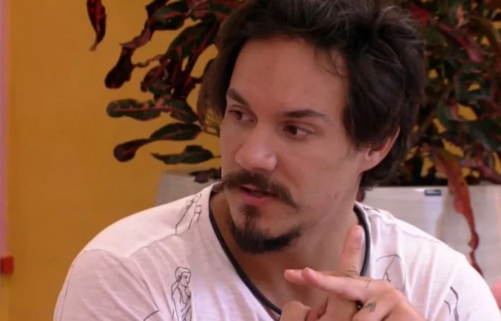 BBB22: Temendo ser o próximo eliminado, Eliezer se desespera e diz que não quer perder regalias: "Pagar pra beber"